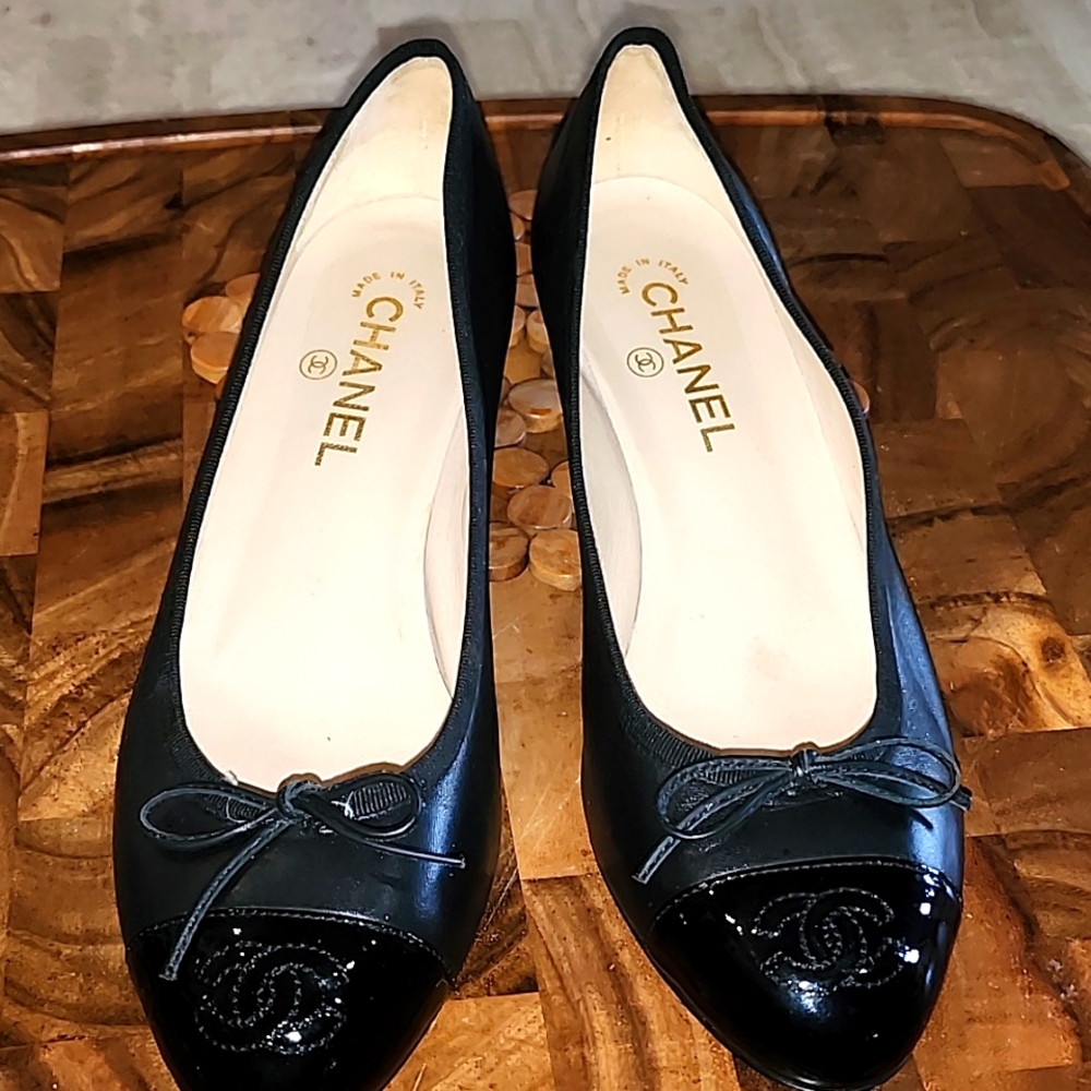 CHANEL Black Cap Toe Pumps Sz. 41